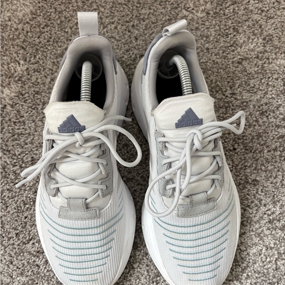 Elevate Your Everyday: adidas Swift Run 23 Sneakers in Dash Grey (Size 8.5) - Picture 4 of 7